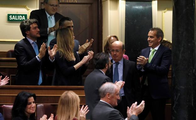El valenciano Ignacio Gil Lázaro, en la Mesa del Congreso Las Provincias